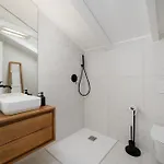 2 Bdr With Ocean-view Shared Pool, Luz, Lagos