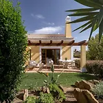 2 Bdr With Ocean-view Shared Pool, Luz, Lagos Casa vacanze *