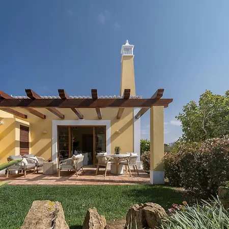 2 Bdr With Ocean-view Shared Pool, Luz, Lagos 別荘