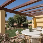2 Bdr With Ocean-view Shared Pool, Luz, Lagos Holiday home *