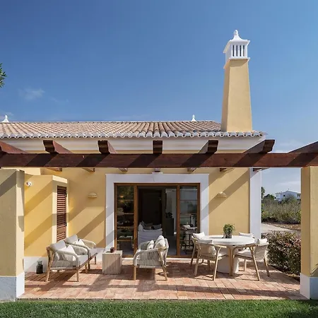 Holiday home 2 Bdr With Ocean-view Shared Pool, Luz, Lagos *