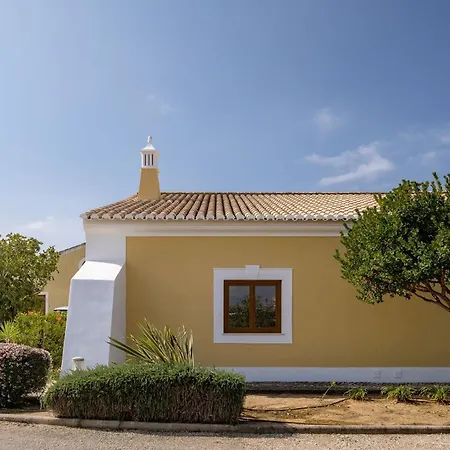 Holiday home 2 Bdr With Ocean-view Shared Pool, Luz, Lagos *